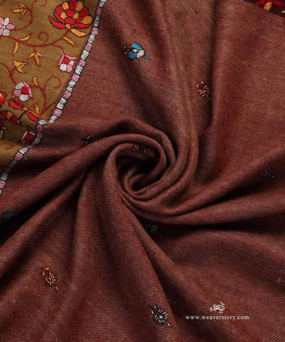 Beige_And_Maroon_Handwoven_Sozni_Embroidery_Handwork_Pashmina_Stole_WeaverStory_05