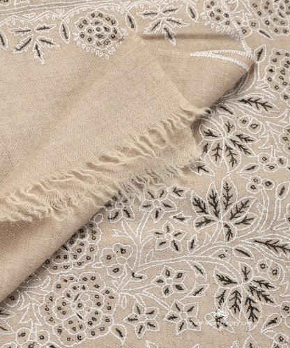 Beige_Handwoven_Pure_Pashmina_Stole_With_Hand_Embroidery_WeaverStory_04