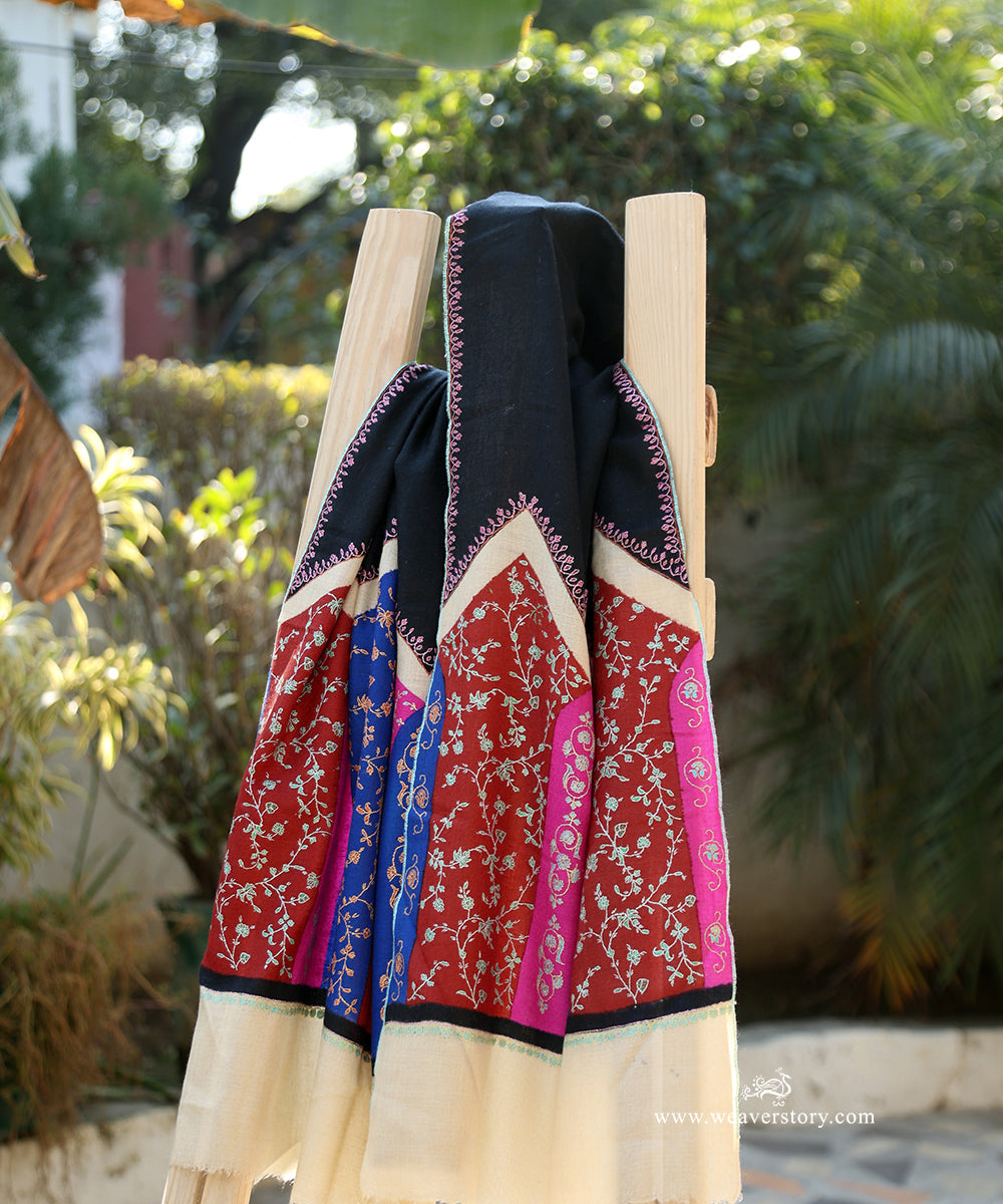 Black_And_Beige_Pure_Pashmina_Stole_With_Multicolor_Kalamkari_Border_Palla_WeaverStory_01