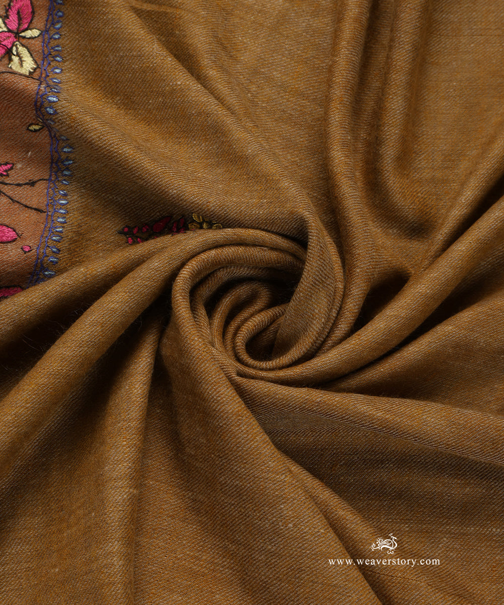 Mustard_And_Beige_Handwoven_Paper_Mache_Pure_Pashmina_Stole_With_Contrast_Palla_WeaverStory_05