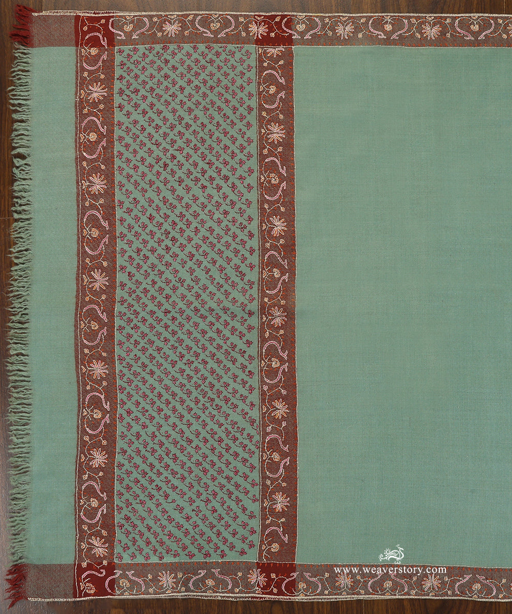 Sage_Green_Pure_Pashmina_Stole_With_Contrast_Sozni_Palla_WeaverStory_02