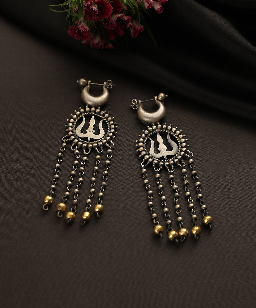 Suzain_Handcrafted_Oxidised_Pure_Silver_Earrings_WeaverStory_01