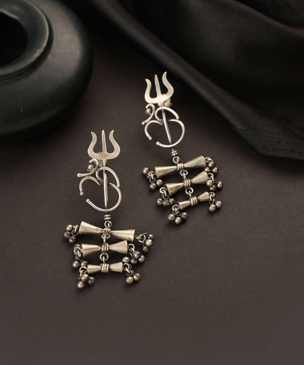 Safwan_Handcrafted_Oxidised_Pure_Silver_Trishul_Earrings_WeaverStory_01