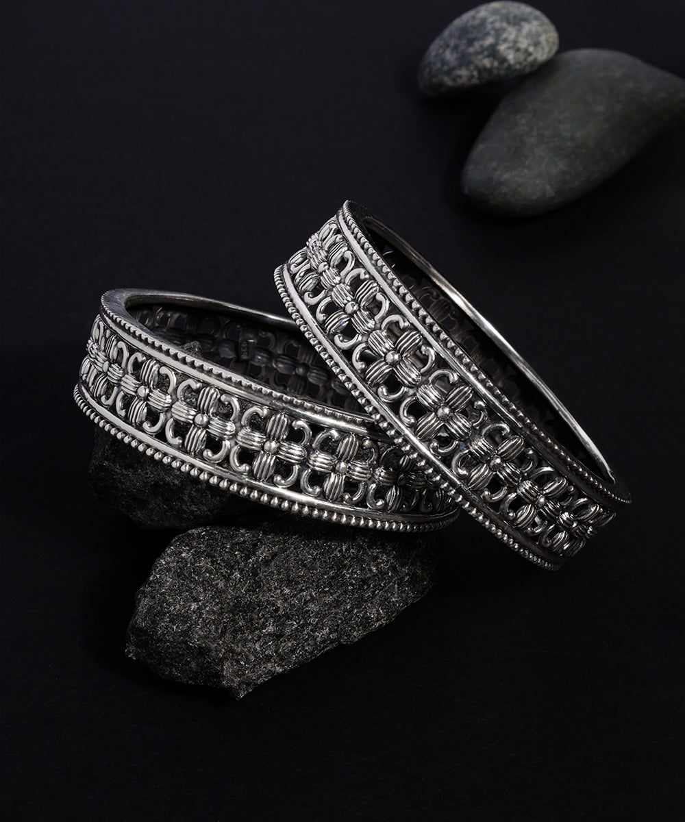 Om_Handcrafted_Oxidised_Pure_Silver_Bangles_WeaverStory_01