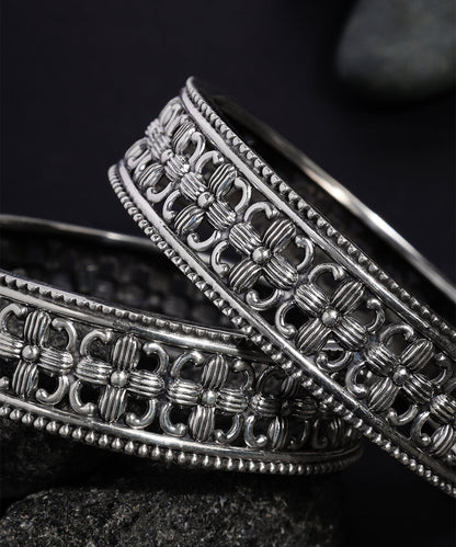 Om_Handcrafted_Oxidised_Pure_Silver_Bangles_WeaverStory_02