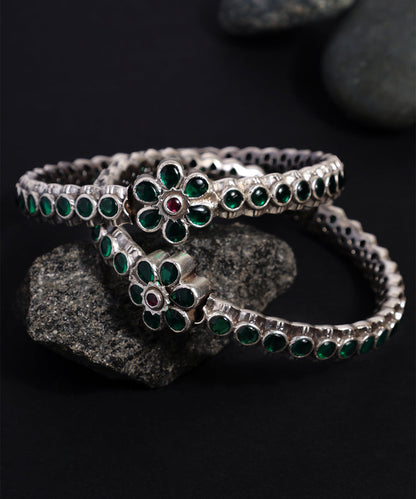 Dhruvika_Handcrafted_Oxidised_Pure_Silver_Bangles_With_Green_Kempstones_WeaverStory_01