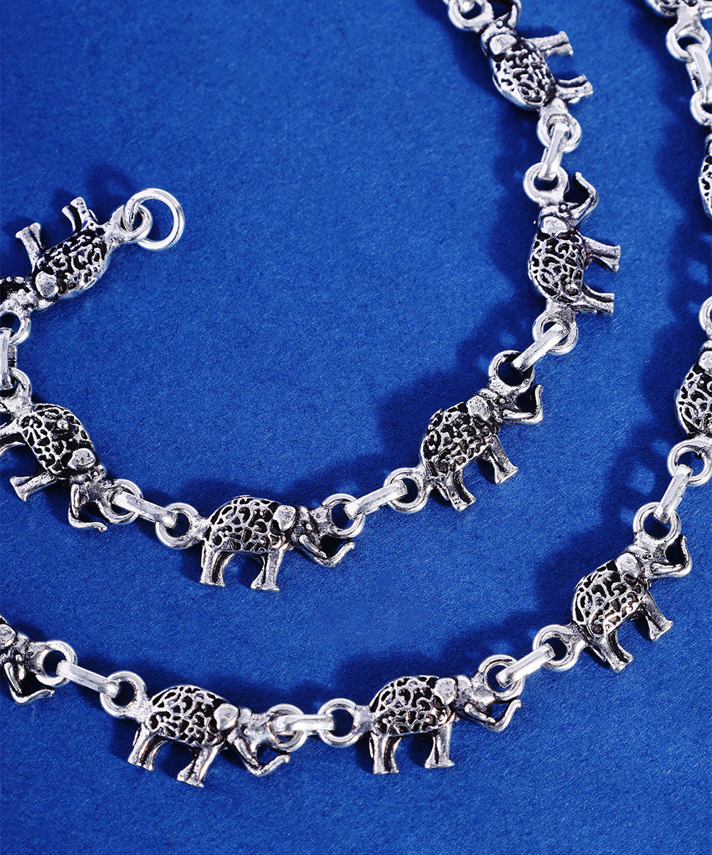 Nisha_Handcrafted_Oxidised_Pure_Silver_Anklets_WeaverStory_02