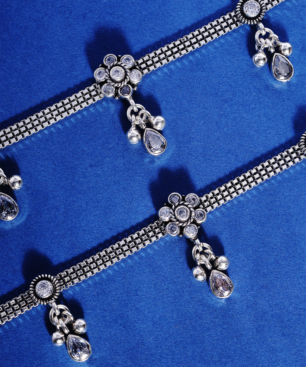 Aakaanksha_Handcrafted_Oxidised_Pure_Silver_Anklets_WeaverStory_02