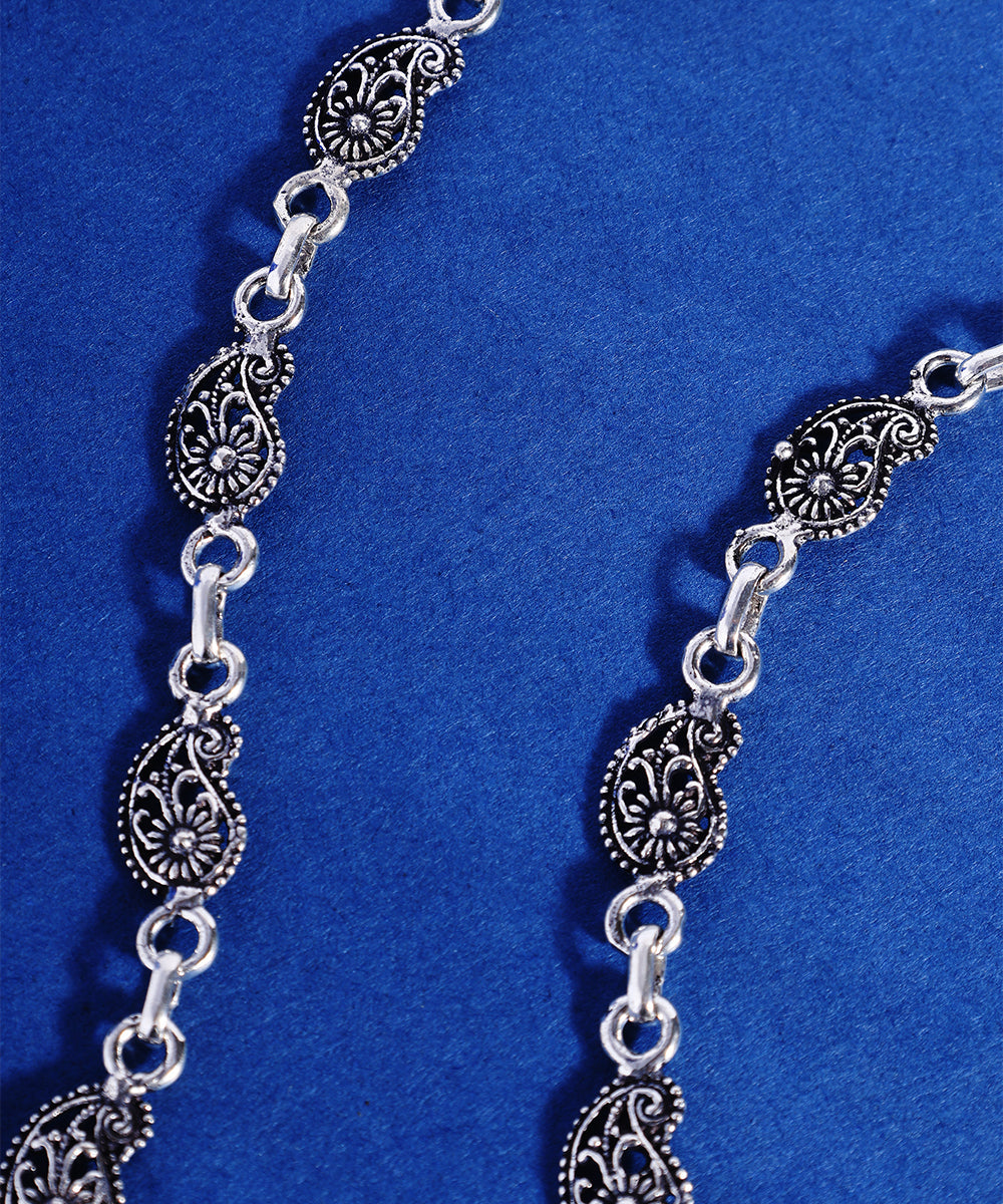 Firaki_Handcrafted_Oxidised_Pure_Silver_Anklets_WeaverStory_02