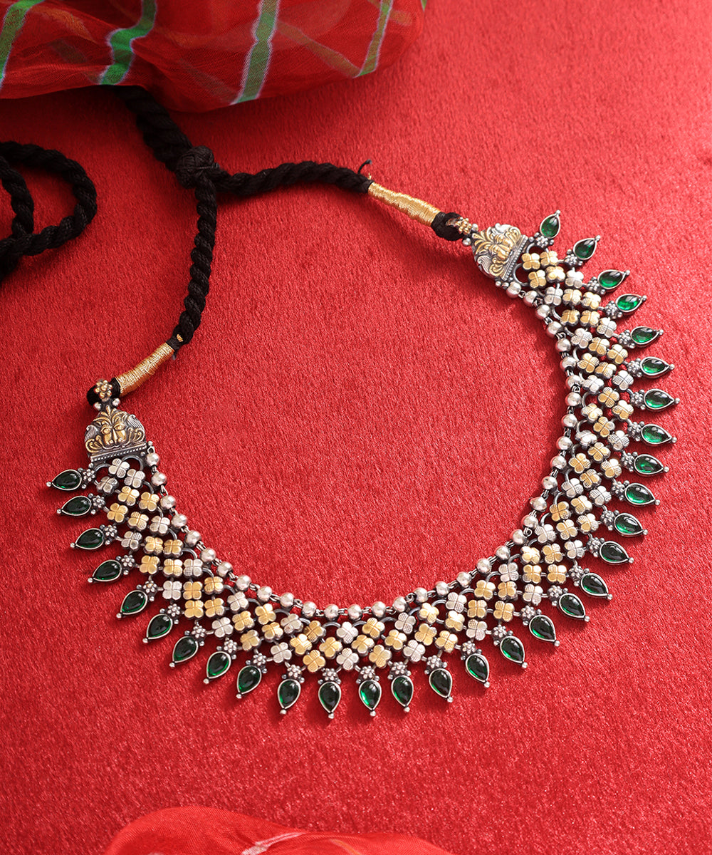 Ruchi_Handcrafted_Oxidised_Pure_Silver_Necklace_With_Kempstones_WeaverStory_01