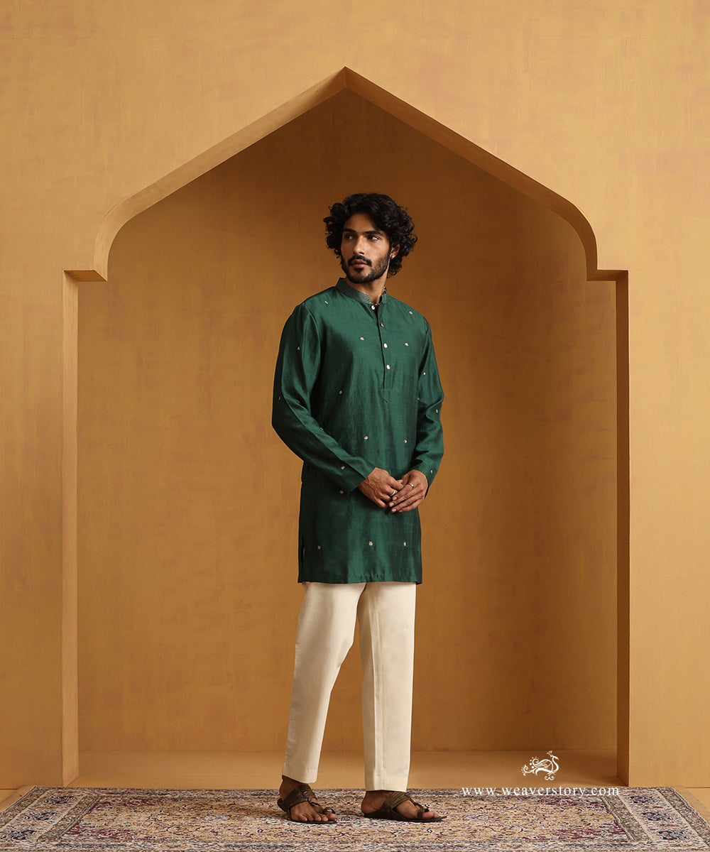 Green_Hand_Embroidered_Booti_Chiniya_Silk_Kurta_With_Plain_Cotton_Pants_WeaverStory_01