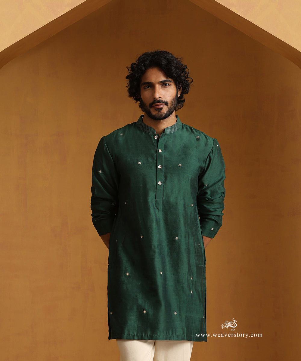 Green_Hand_Embroidered_Booti_Chiniya_Silk_Kurta_With_Plain_Cotton_Pants_WeaverStory_02