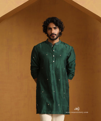 Green_Hand_Embroidered_Booti_Chiniya_Silk_Kurta_With_Plain_Cotton_Pants_WeaverStory_02