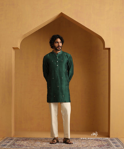 Green_Hand_Embroidered_Booti_Chiniya_Silk_Kurta_With_Plain_Cotton_Pants_WeaverStory_04