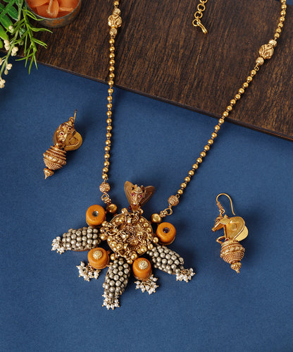 Aasma_Handcrafted_Golden_Pure_Silver_Necklace_WeaverStory_03