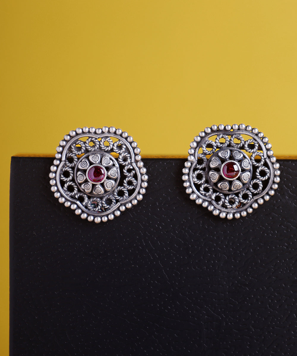 Sahar_Handcrafted_Oxidised_Pure_Silver_Earrings_With_Kempstones_In_Floral_Motifs_WeaverStory_01