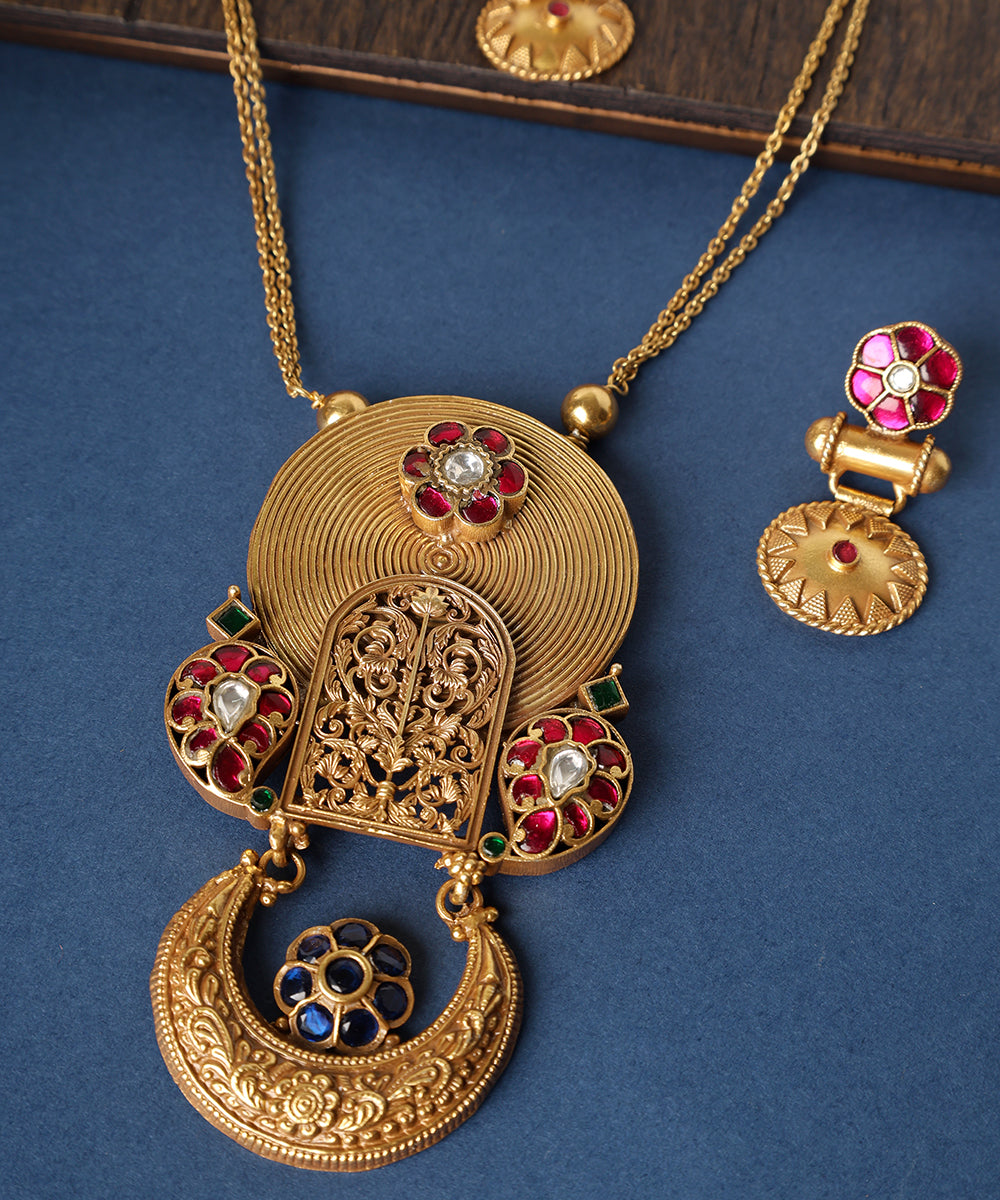 Dalia_Handcrafted_Golden_Pure_Silver_Necklace_Set_With_Kundan_WeaverStory_02