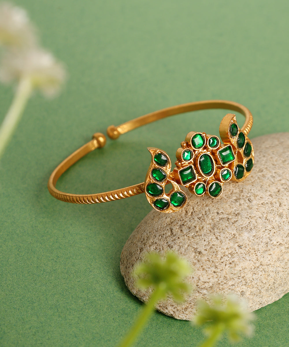 Inayat_Handcrafted_Pure_Silver_Bangle_With_Kundan_WeaverStory_01