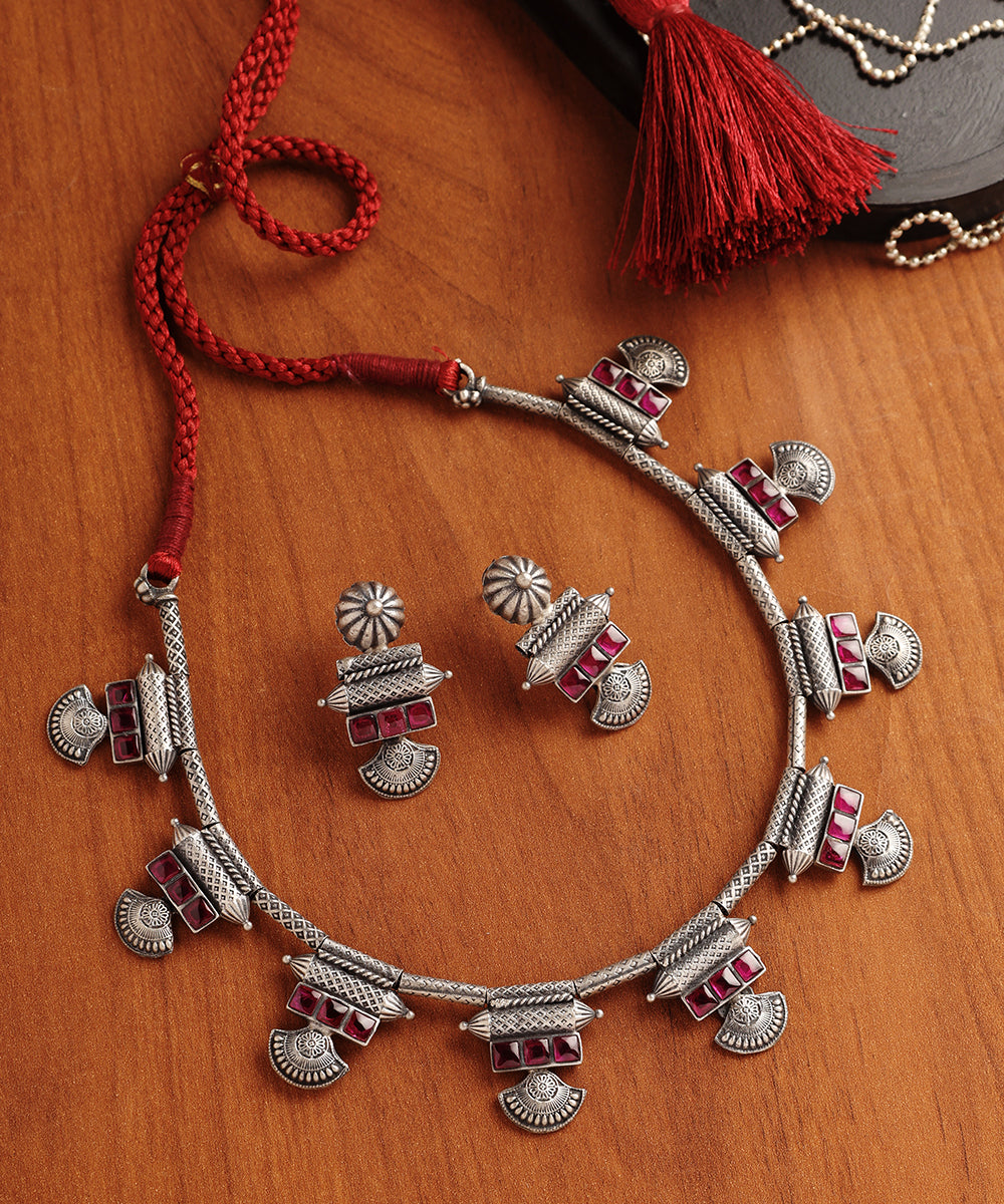 Lina_Handcrafted_Oxidised_Pure_Silver_Necklace_Set_WeaverStory_01