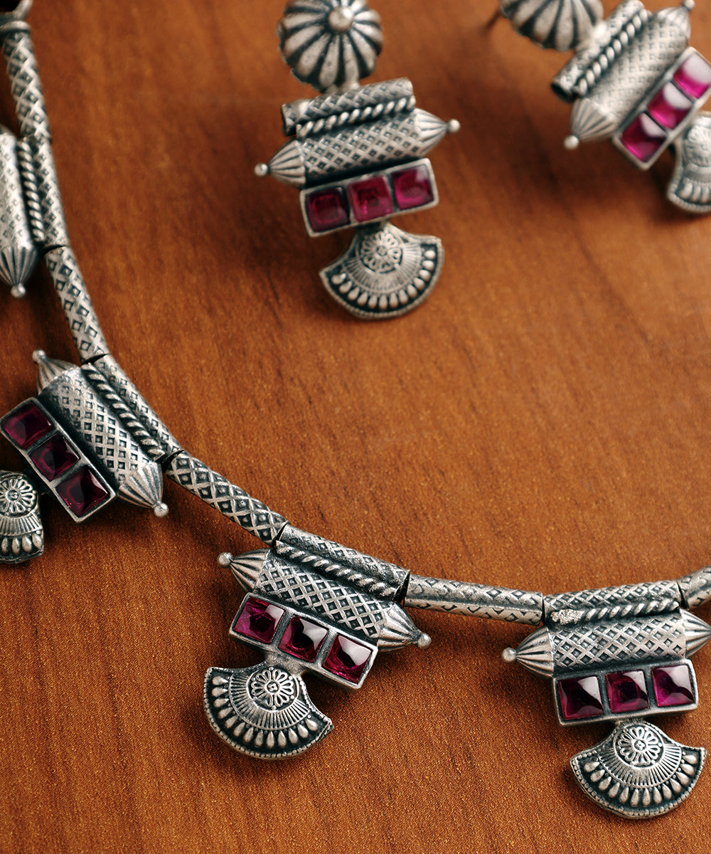 Lina_Handcrafted_Oxidised_Pure_Silver_Necklace_Set_WeaverStory_02