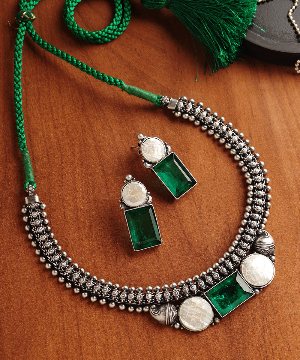 Loulia_Handcrafted_Oxidised_Pure_Silver_Necklace_Set_With_Mother_Of_Pearl_And_Green_Onyx_WeaverStory_01