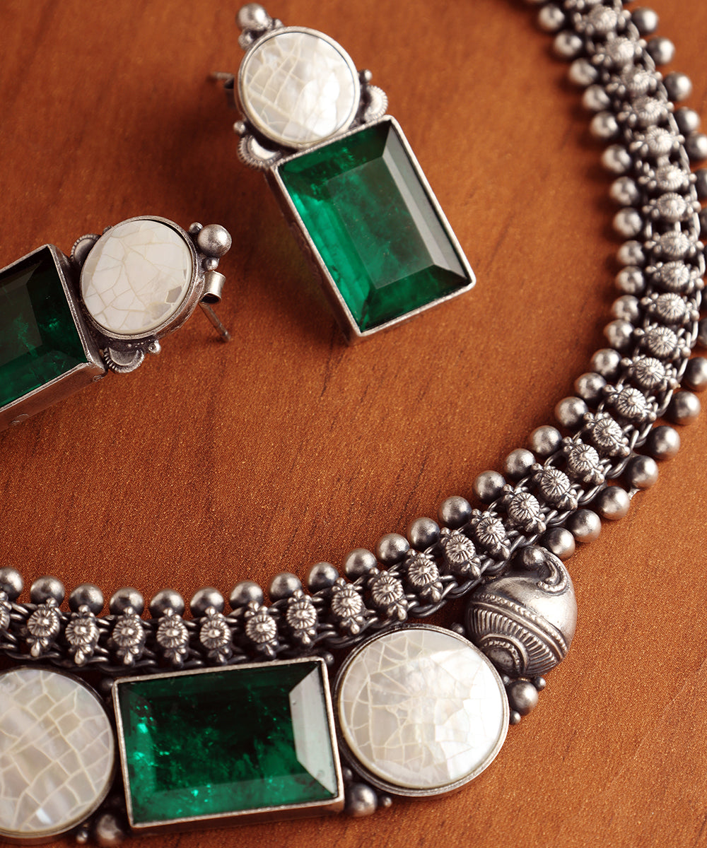 Loulia_Handcrafted_Oxidised_Pure_Silver_Necklace_Set_With_Mother_Of_Pearl_And_Green_Onyx_WeaverStory_02