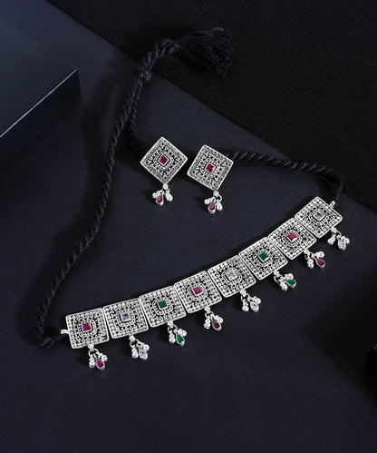 Nargis_Handcrafted_Oxidised_Pure_Silver_Necklace_With_Ruby_And_Onyx_WeaverStory_01