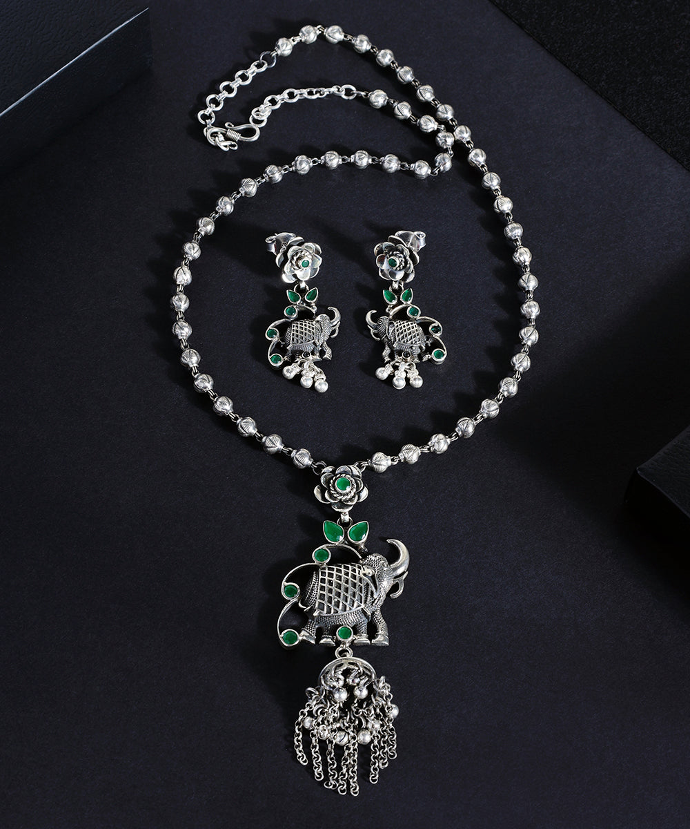 Roshanak_Handcrafted_Oxidised_Pure_Silver_Necklace_Set_With_Onyx_WeaverStory_01