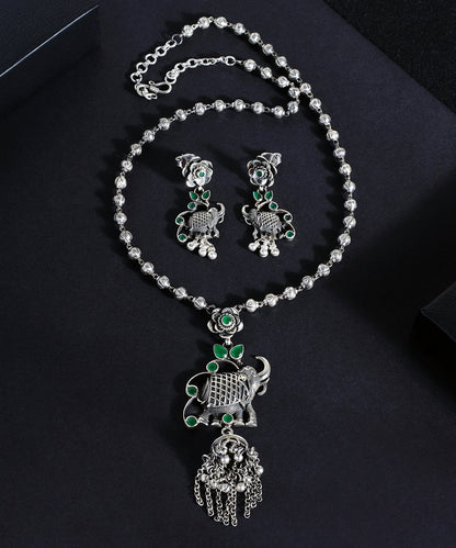 Roshanak_Handcrafted_Oxidised_Pure_Silver_Necklace_Set_With_Onyx_WeaverStory_01