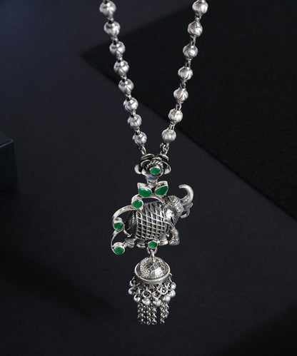 Roshanak_Handcrafted_Oxidised_Pure_Silver_Necklace_Set_With_Onyx_WeaverStory_03