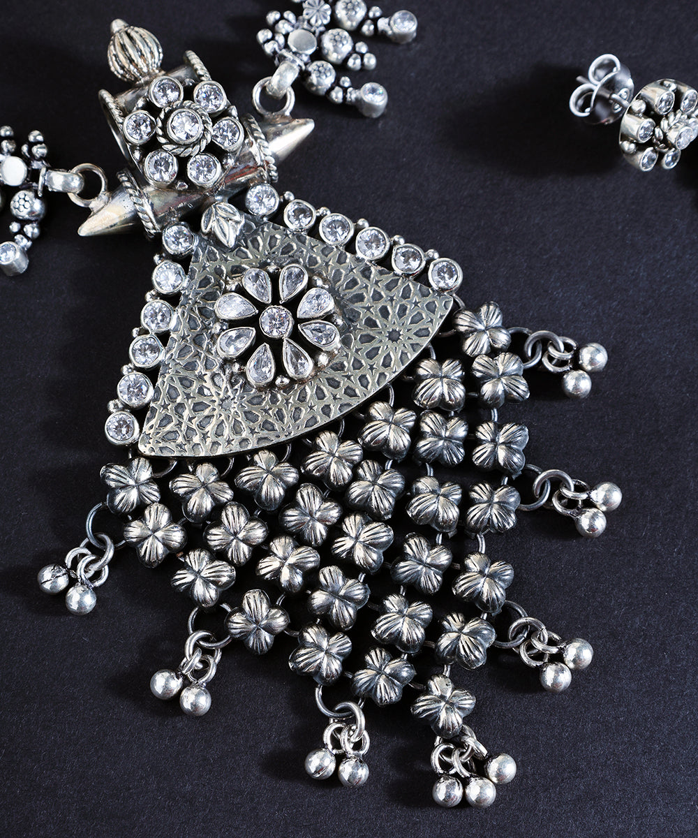 Ravina_Handcrafted_Oxidised_Pure_Silver_Necklace_Set_With_Cz_Stones_WeaverStory_02