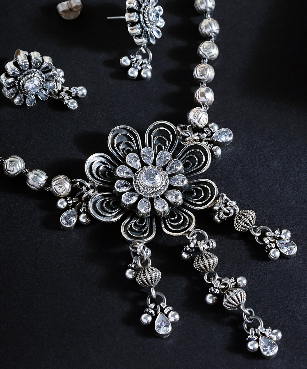 Sumaya_Handcrafted_Oxidised_Pure_Silver_Necklace_Set_With_Cz_Stones_WeaverStory_02