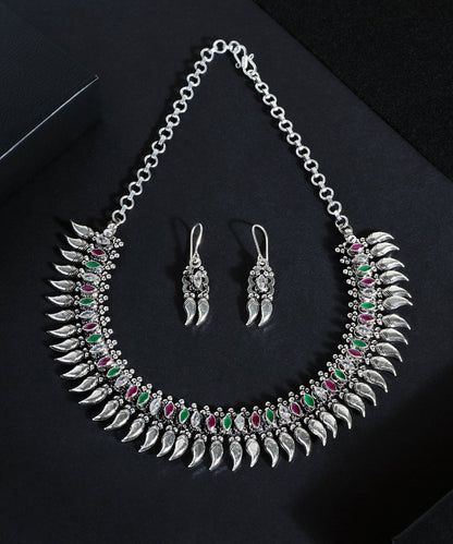 Parveen_Handcrafted_Oxidised_Pure_Silver_Necklace_Set_With_Ruby_And_Onyx_WeaverStory_01