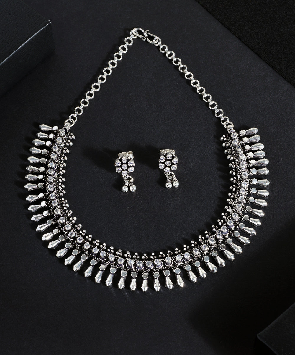 Oranous_Handcrafted_Oxidised_Pure_Silver_Necklace_With_Cz_WeaverStory_01