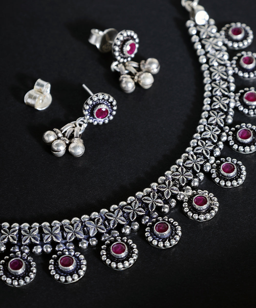 Oriana_Handcrafted_Oxidised_Pure_Silver_Necklace_With_Ruby_WeaverStory_02