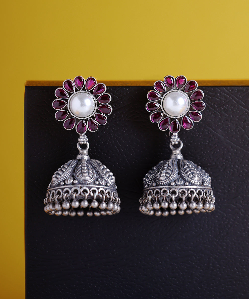 Kavya_Handcrafted_Oxidised_Pure_Silver_Earrings_With_Kempstones_In_Floral_Motifs_WeaverStory_01
