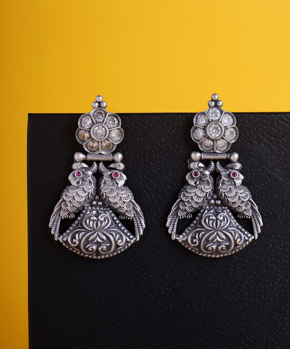 Kashmira_Handcrafted_Oxidised_Pure_Silver_Earrings_With_Kempstones_And_Peacock_Motifs_WeaverStory_01
