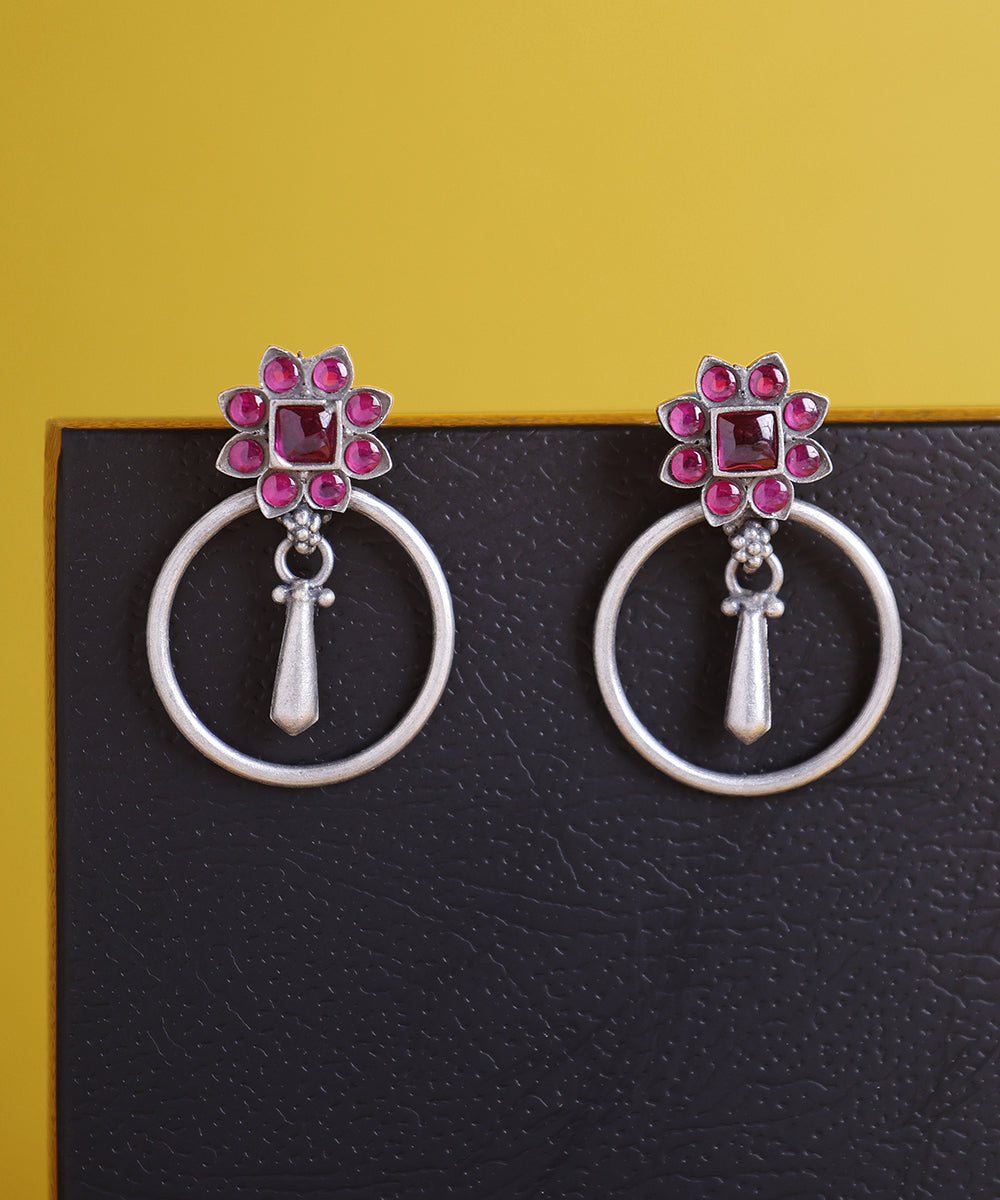 Suraya_Handcrafted_Oxidised_Pure_Silver_Earrings_With_Kempstones_In_Floral_Motif_WeaverStory_01