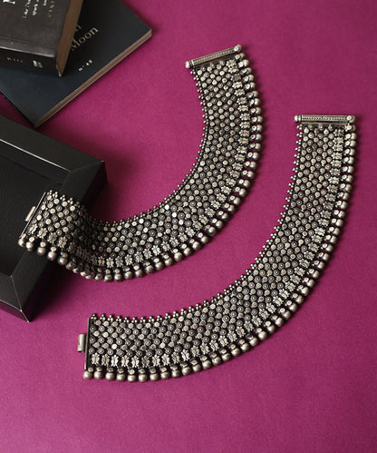 Kumkum_Handcrafted_Pure_Silver_Nakshi_Anklets_WeaverStory_01