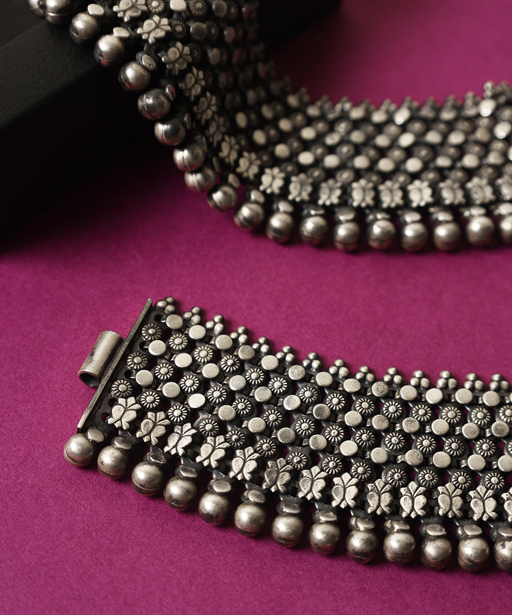Kumkum_Handcrafted_Pure_Silver_Nakshi_Anklets_WeaverStory_02