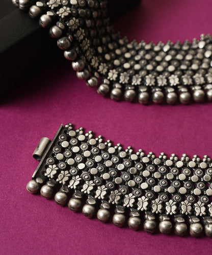 Kumkum_Handcrafted_Pure_Silver_Nakshi_Anklets_WeaverStory_02