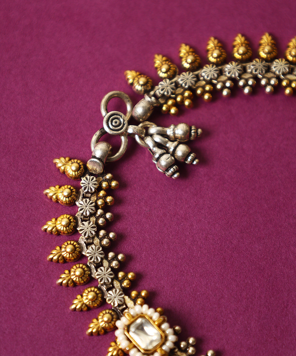 Mayuri_Handcrafted_Pure_Silver_Kundan_Anklets_With_Floral_Motifs_WeaverStory_04