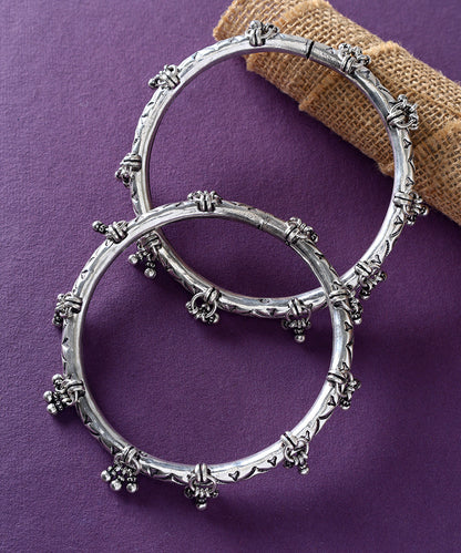 Veda_Handcrafted_Pure_Silver_Anklets_With_Ghungroos_WeaverStory_01