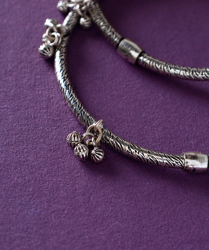 Aavya_Handcrafted_Pure_Silver_Anklets_With_Ghungroos_WeaverStory_02