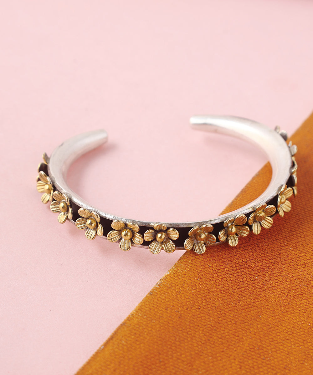 Viti_Handcrafted_Pure_Silver_Floral_Motifs_Kada_WeaverStory_01