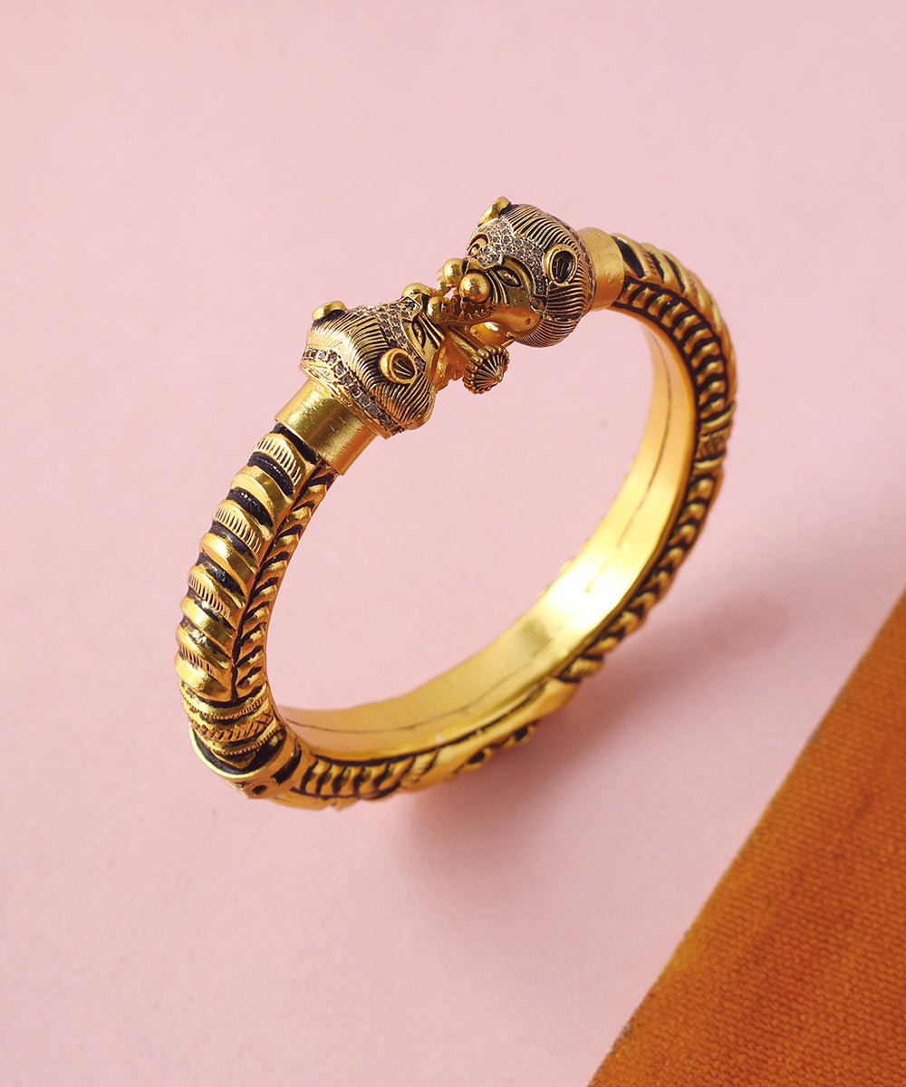 Vanya_Handcrafted_Pure_Silver_Makara_Kada_WeaverStory_01