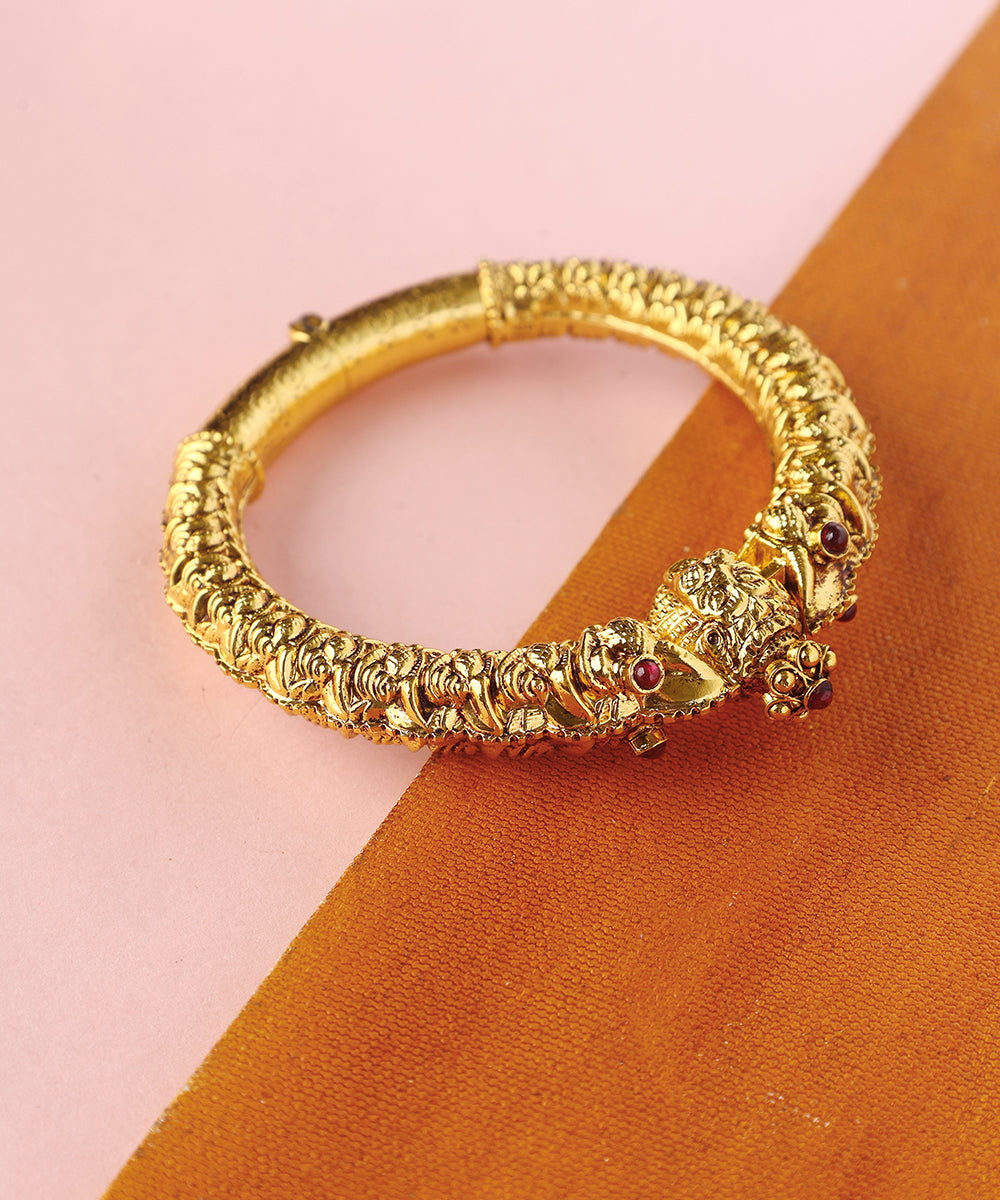 Elara_Handcrafted_Pure_Silver_Makara_Kada_WeaverStory_01