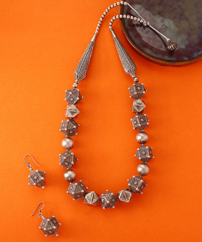 Zaira_Handcrafted_Pure_Silver_Necklace_WeaverStory_01