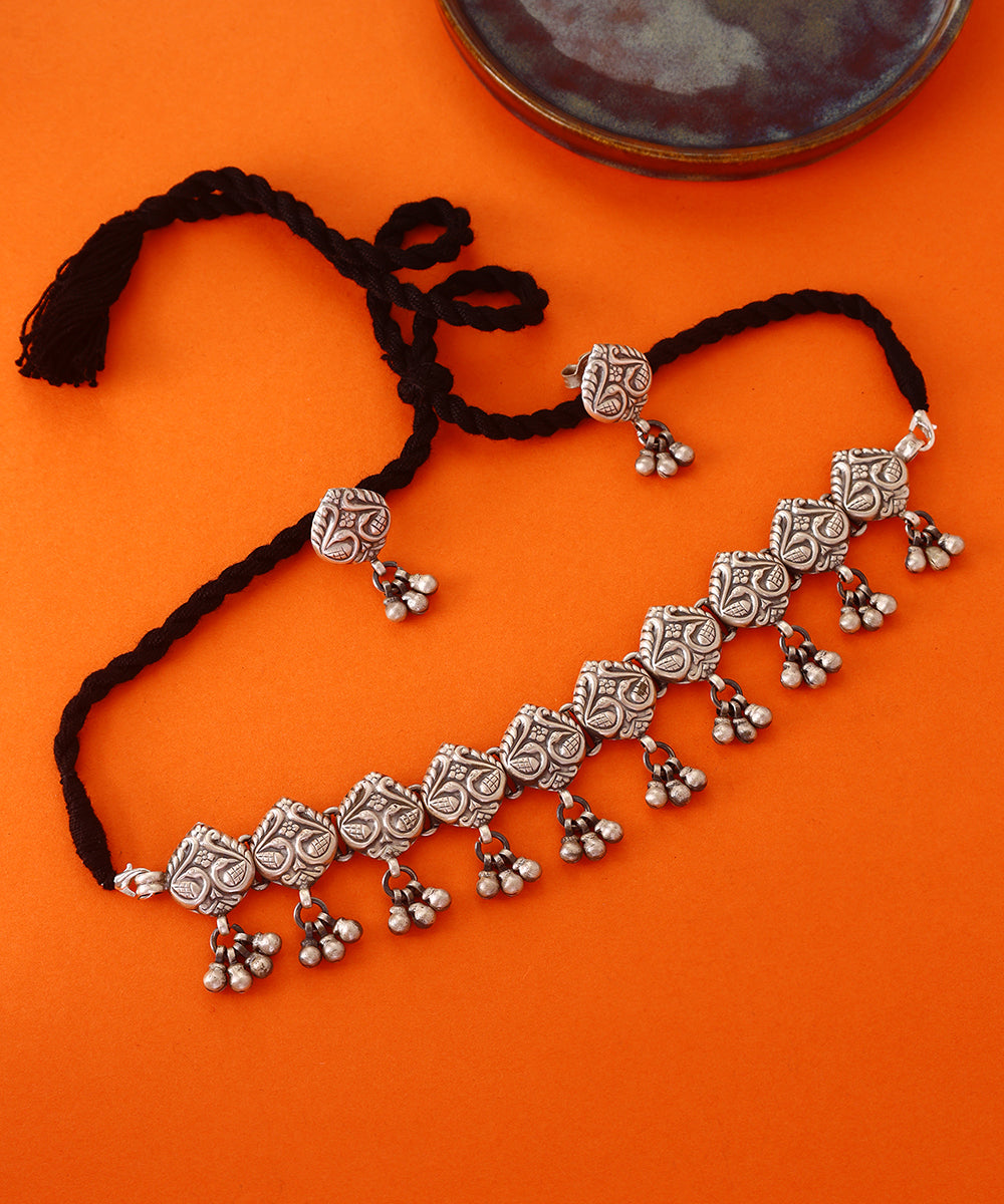Vidhi_Handcrafted_Pure_Silver_Choker_Necklace_Set_WeaverStory_01