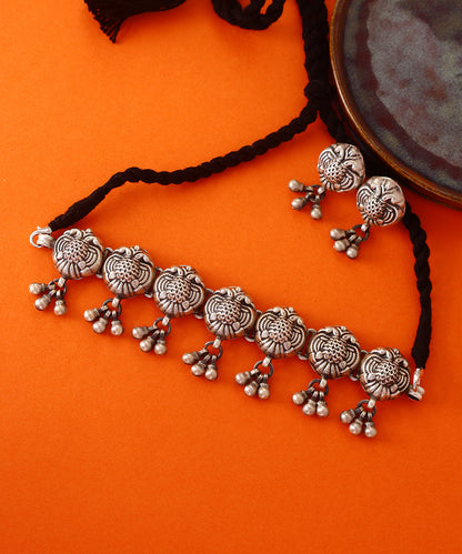 Amara_Handcrafted_Pure_Silver_Choker_Set_With_Ghungroos_WeaverStory_01
